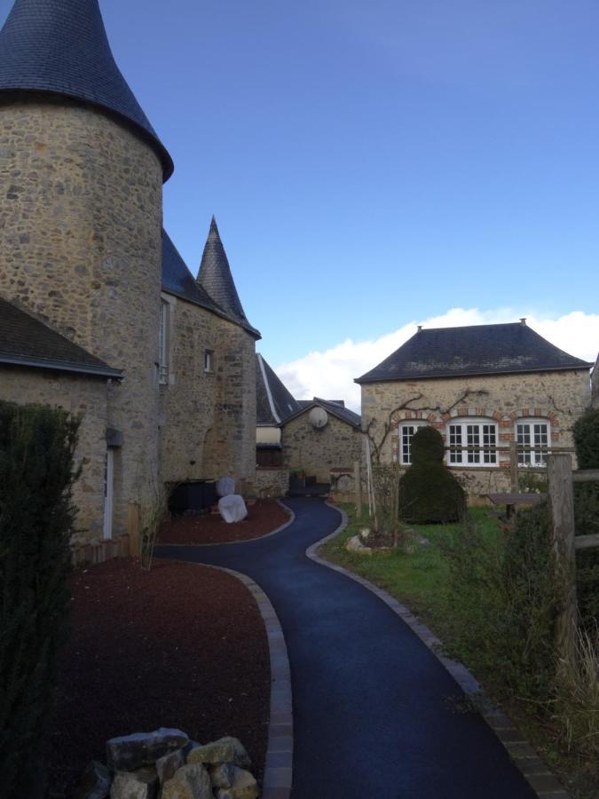 Manoir De La Grand'Cour Bed & Breakfast Soulge-sur-Ouette ภายนอก รูปภาพ