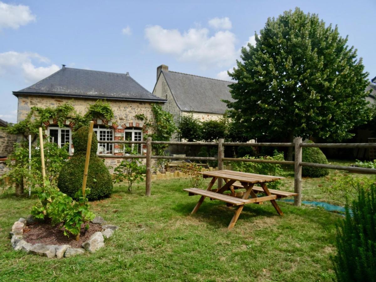 Manoir De La Grand'Cour Bed & Breakfast Soulge-sur-Ouette ภายนอก รูปภาพ