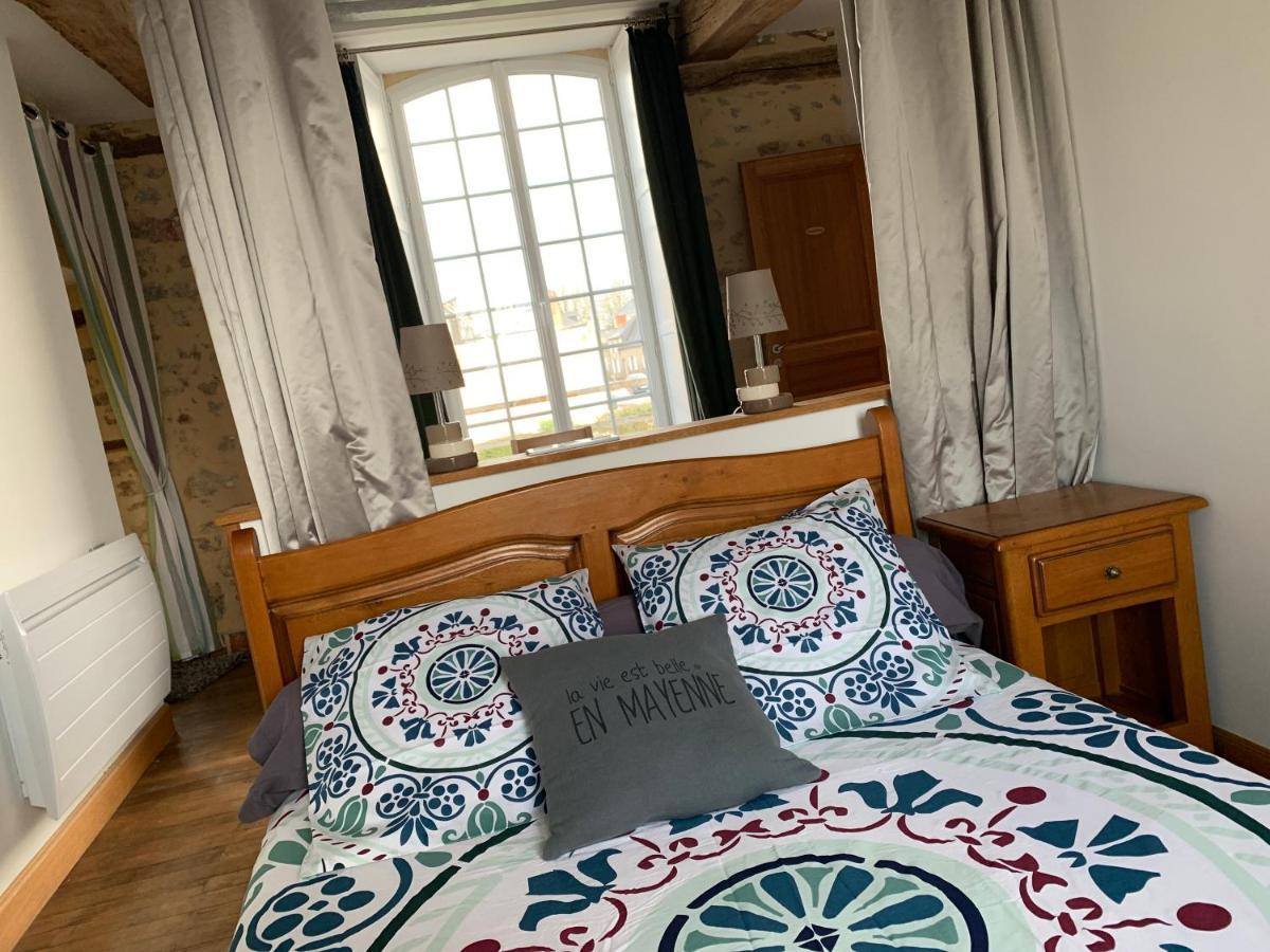 Manoir De La Grand'Cour Bed & Breakfast Soulge-sur-Ouette ภายนอก รูปภาพ
